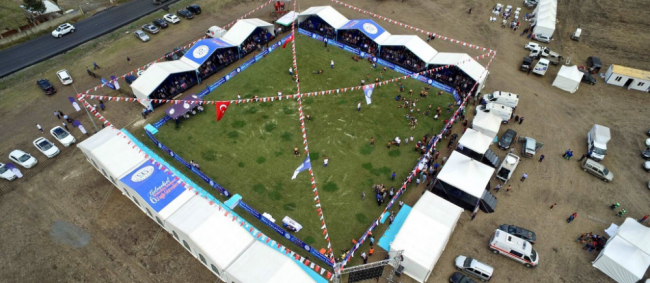 ARNAVUTKÖY’DE YAĞLI GÜREŞ ETKİNLİĞİ TRİBÜN ÇADIRLARI