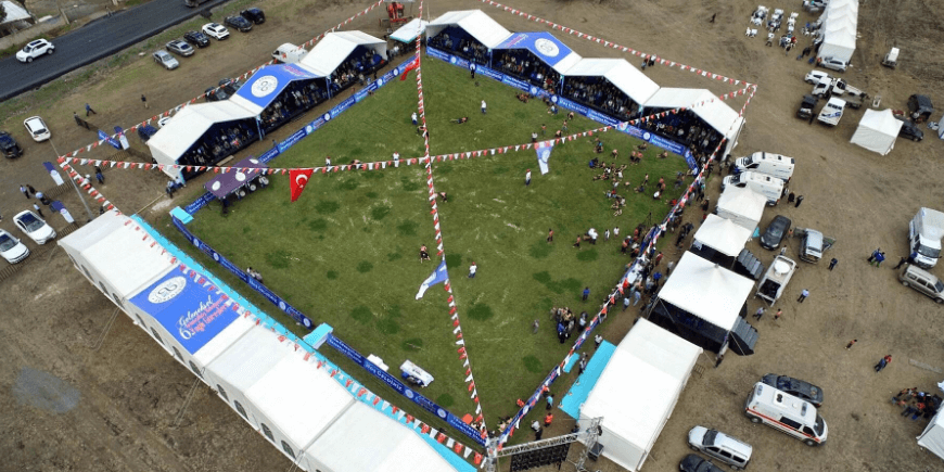 ARNAVUTKÖY’DE YAĞLI GÜREŞ ETKİNLİĞİ TRİBÜN ÇADIRLARI