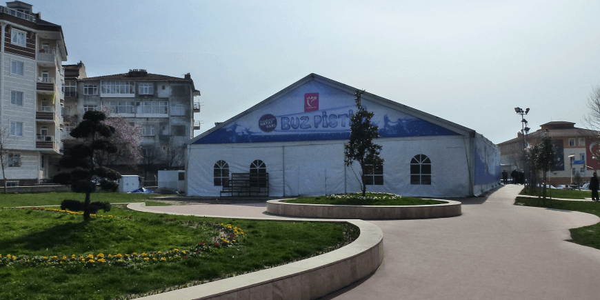 GÜNGÖREN BELEDİYESİ BUZ PİSTİ
